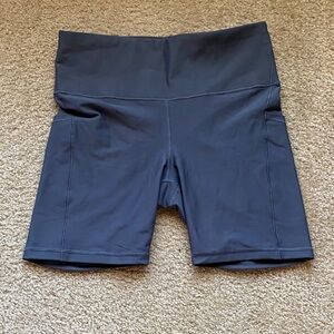 Athleta 7” Interval Stash Short, gray, size large